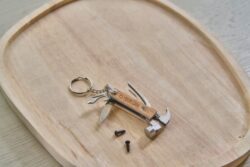 Večnamensko orodje iz bambusa s 7 funkcijami