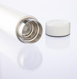 Dvostenska steklenica z vgrajenim odstranljivim cedilom za čaj