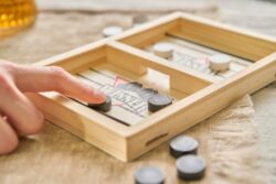 lesena igra izstreljevalec