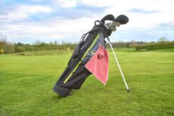 Golf brisača z žepkom za žogico