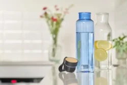 Trajnostna steklenica z bambusovim detajlom (750 ml)